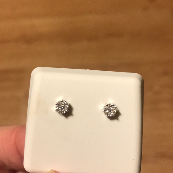 Jewelry - 1/6 carat Diamond  earrings